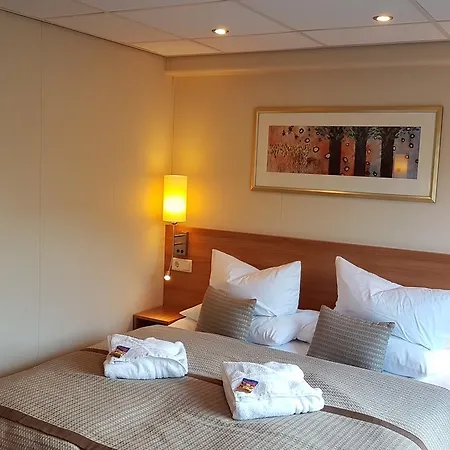 Hotelkabinenschiff Junker Jorg *