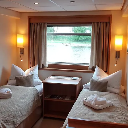Hotelkabinenschiff Junker Jorg *