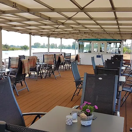 Hotelkabinenschiff Junker Jorg *
